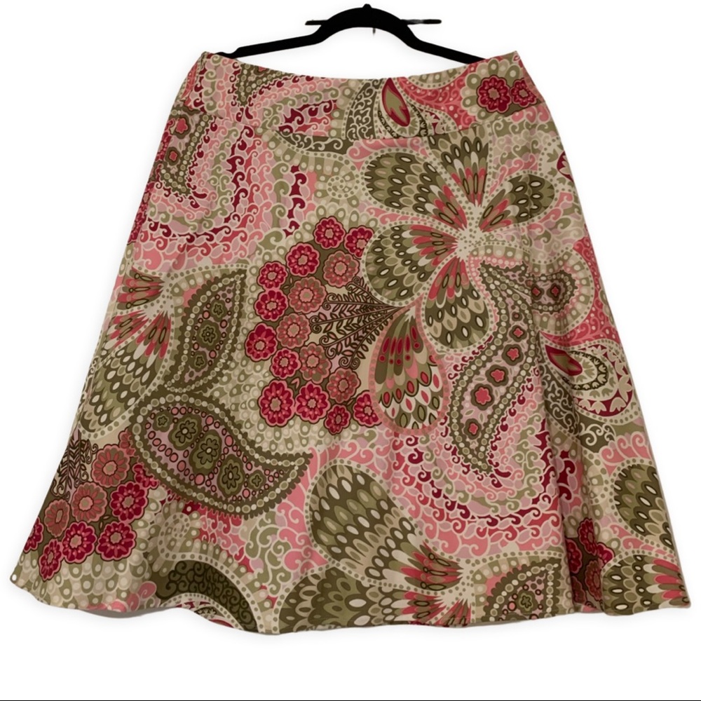 Beautiful Dressbarn Skirt Pastel Parsley!